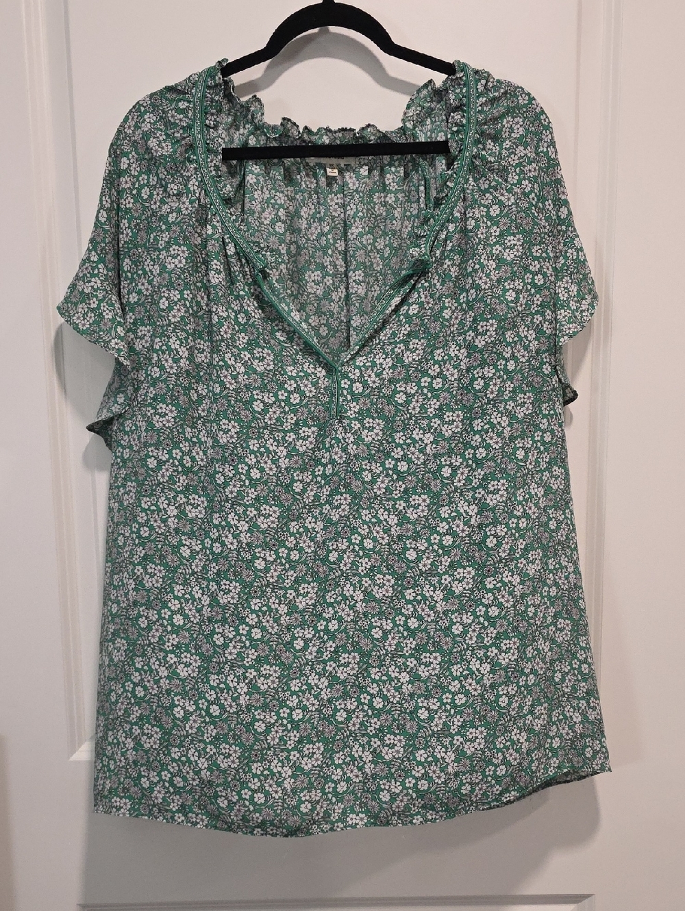 Max Studio Green Floral Peasant V-Neck Blouse